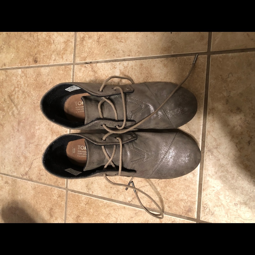 Toms wedges